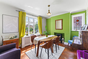 dining room- click for photo gallery